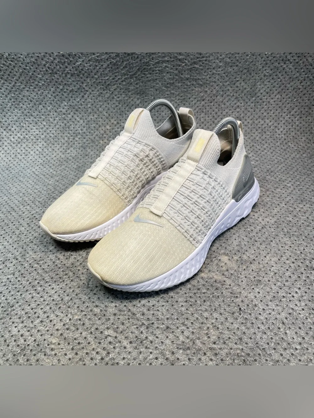 Nike React Phantom Run Flyknit 2 White Running Shoes Size 9 Women’s